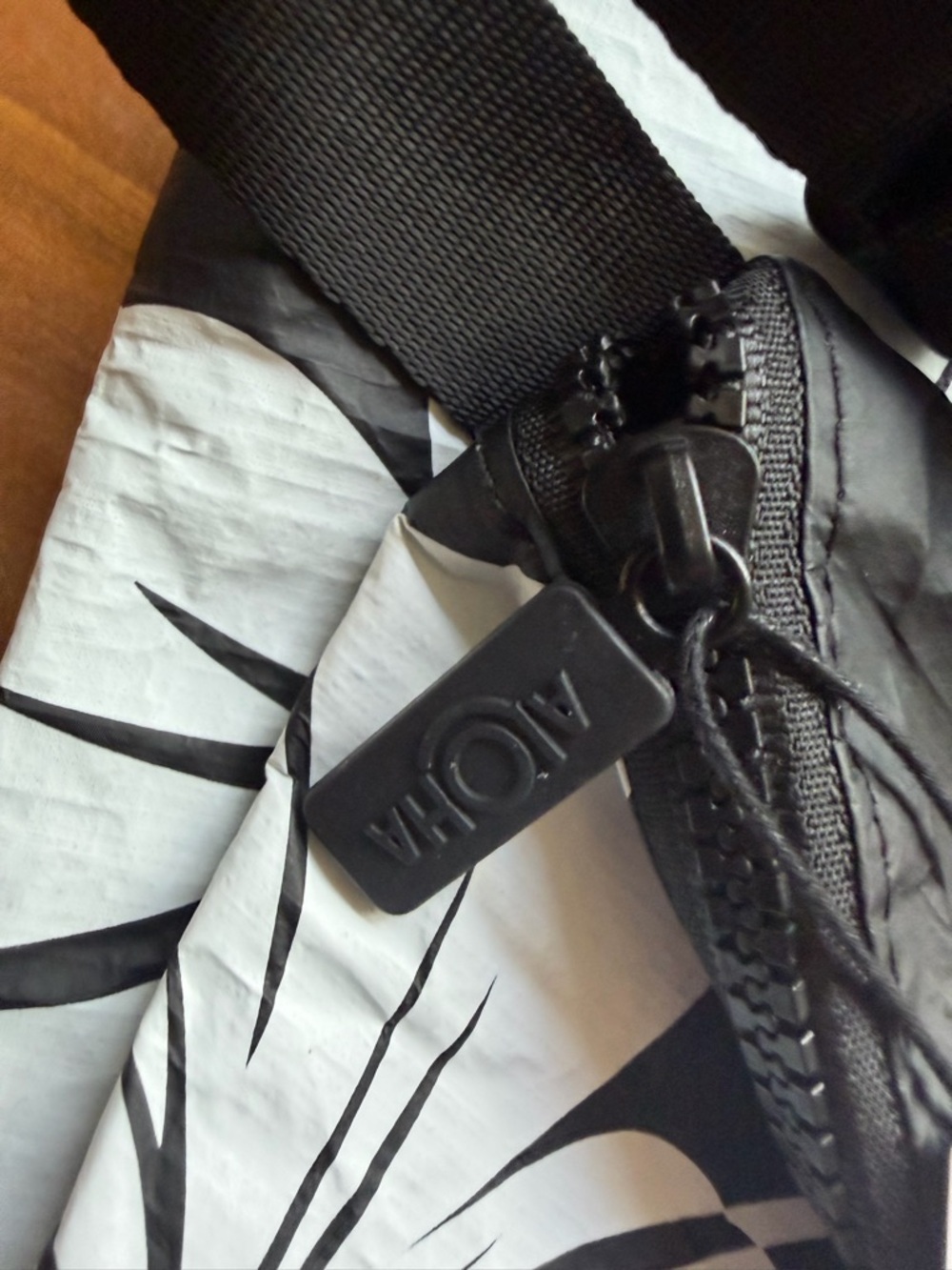 ALOHA Collection Black & White Floral Crossbody Belt Bag and Small Zip Pouch - Picture 5 of 6